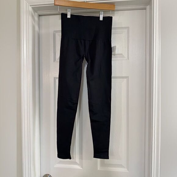 Love Your Assets Spanx Seamless Shaping leggings 20339r black size medium NWOT - Picture 2 of 5